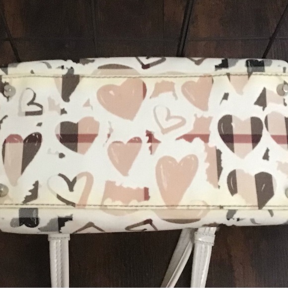 Burberry Hearts Pattern Tote - Picture 5 of 9